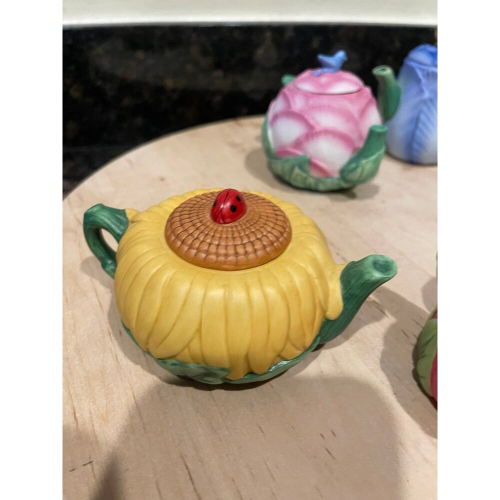 5 piece set of DEPT 56 Miniature TEAPOTS by Avon - Picture 3 of 10